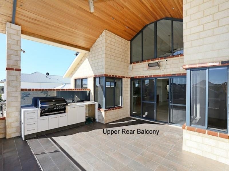 43 Leisure Way, Halls Head WA 6210