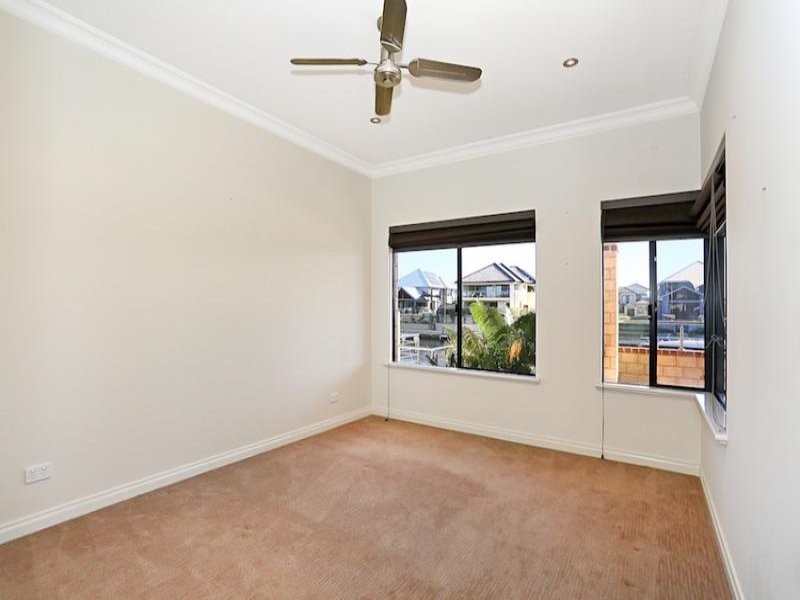 43 Leisure Way, Halls Head WA 6210