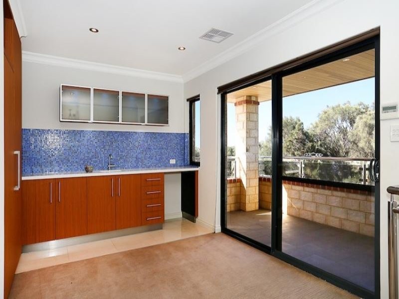 43 Leisure Way, Halls Head WA 6210