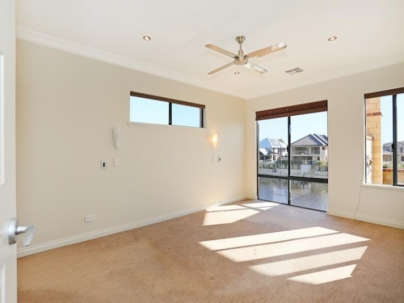 43 Leisure Way, Halls Head WA 6210