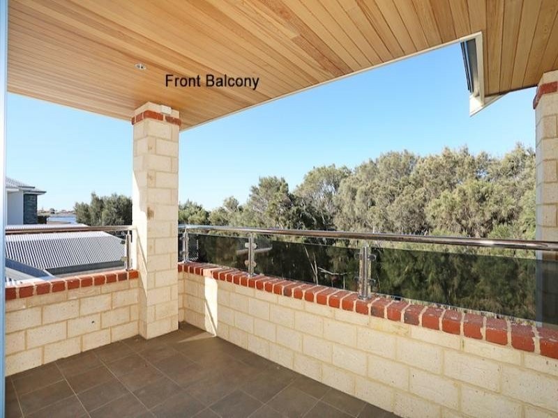 43 Leisure Way, Halls Head WA 6210