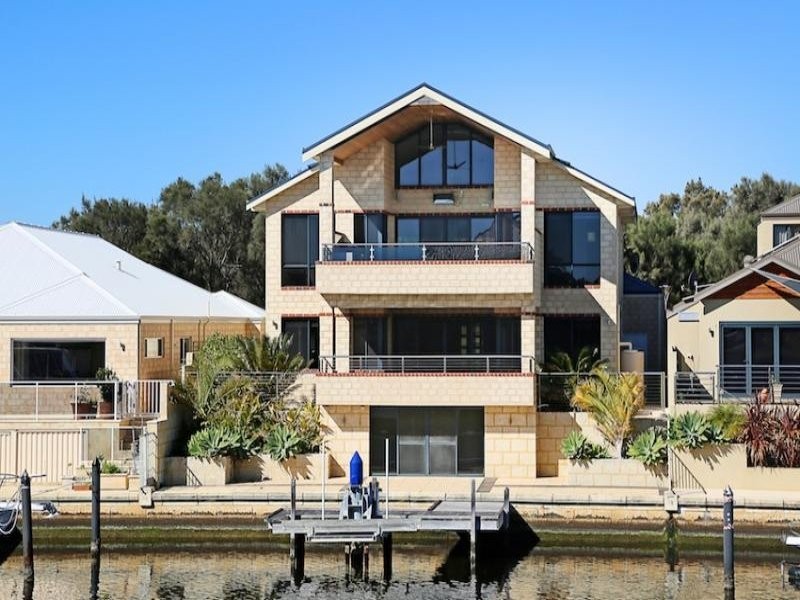 43 Leisure Way, Halls Head WA 6210
