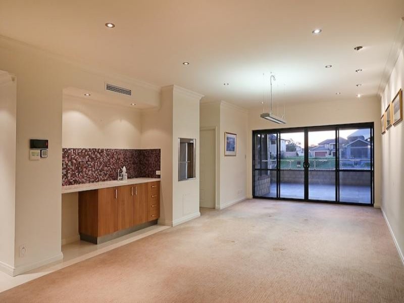 43 Leisure Way, Halls Head WA 6210