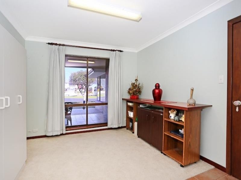 27 Donnelly Gardens, Dudley Park WA 6210