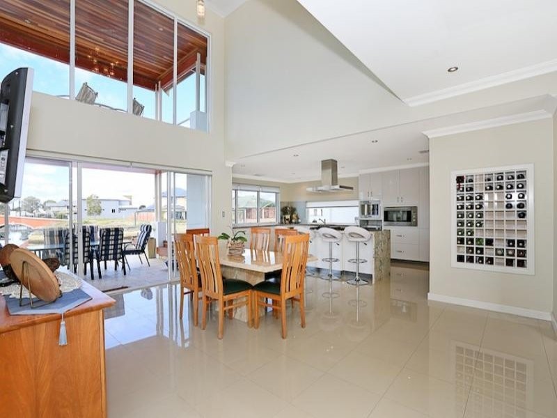 27 Gael Place, Dudley Park WA 6210