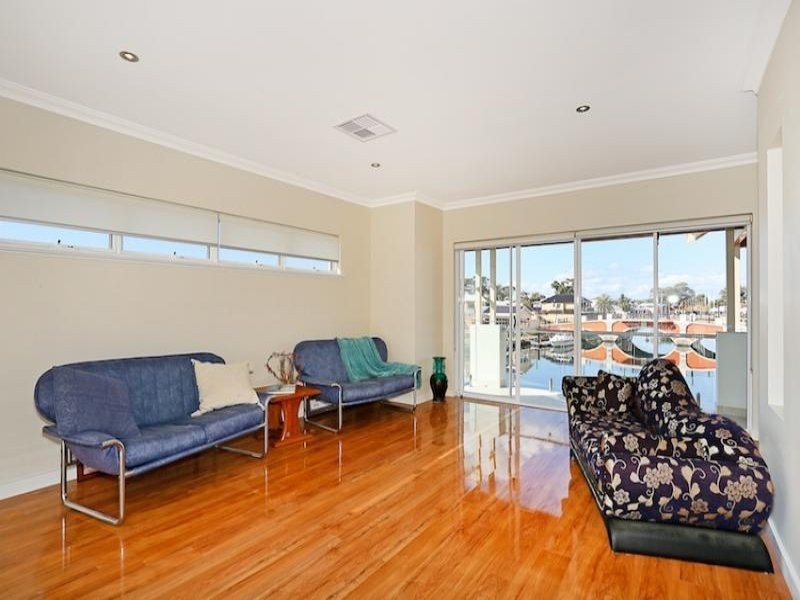 27 Gael Place, Dudley Park WA 6210