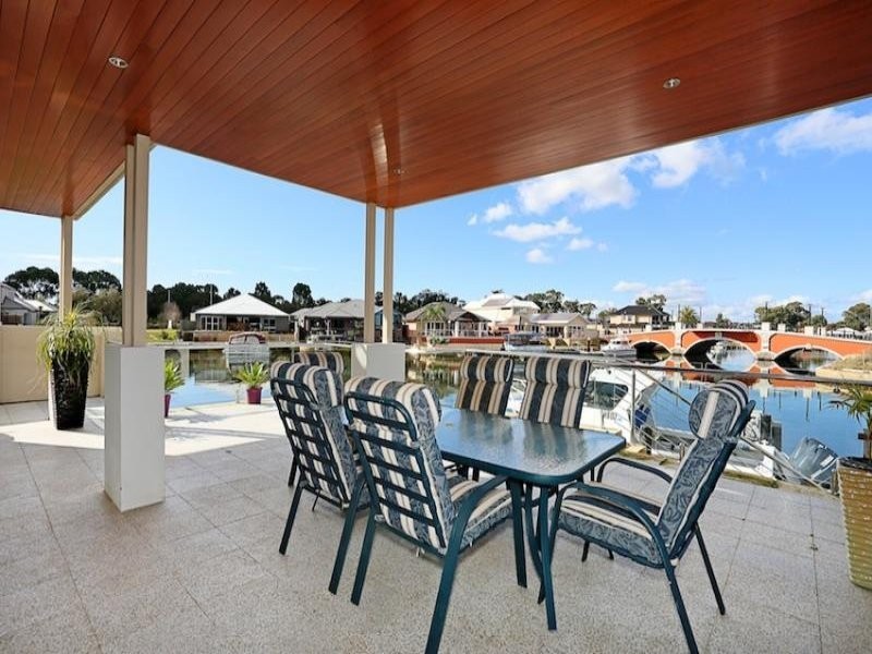 27 Gael Place, Dudley Park WA 6210