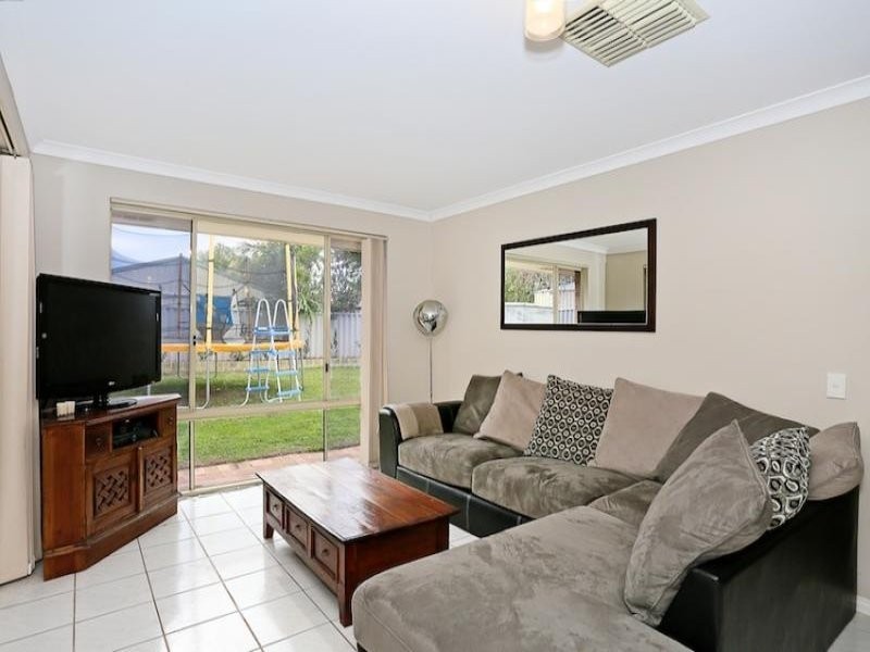 6 Lambourne Place, Halls Head WA 6210