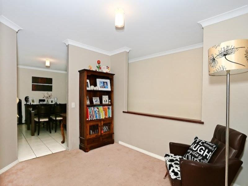 6 Lambourne Place, Halls Head WA 6210