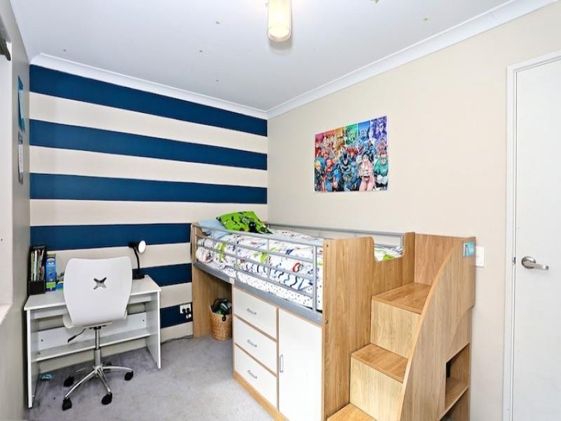 6 Lambourne Place, Halls Head WA 6210