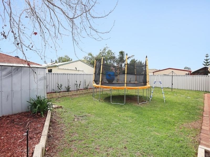 6 Lambourne Place, Halls Head WA 6210