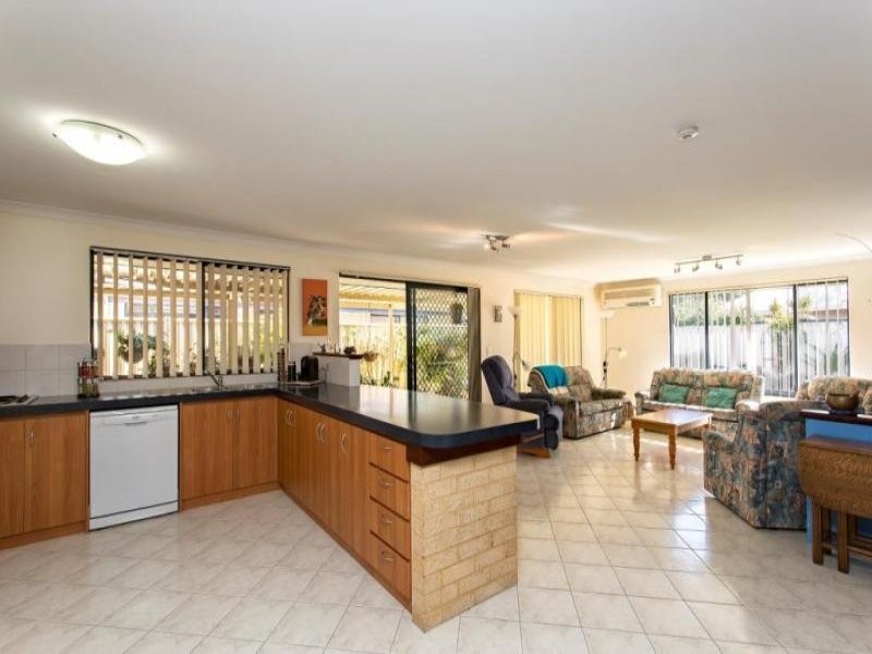 14 Chatsworth Drive, Erskine WA 6210