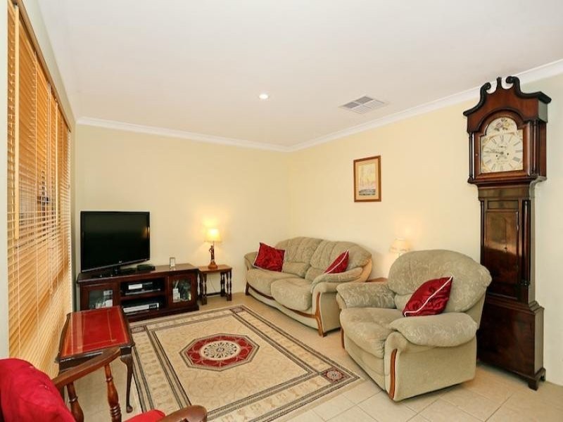 6 Bardoc Way, Greenfields WA 6210