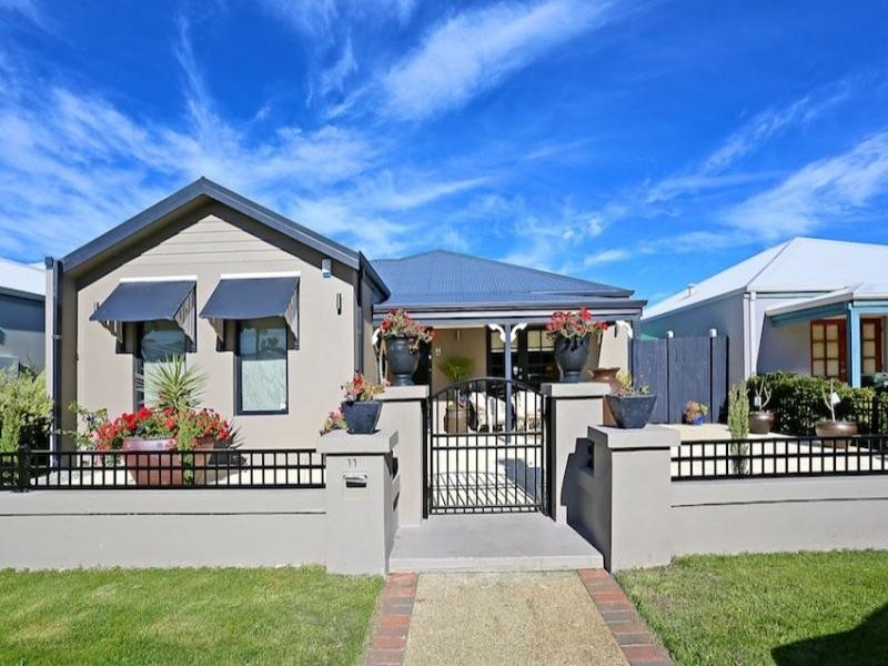 11 Pacifica Way, Dudley Park WA 6210