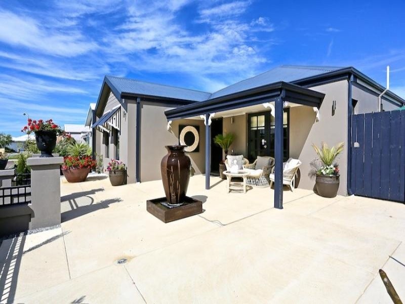 11 Pacifica Way, Dudley Park WA 6210