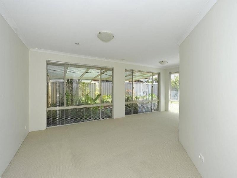 14 Cuvier Place, San Remo WA 6210