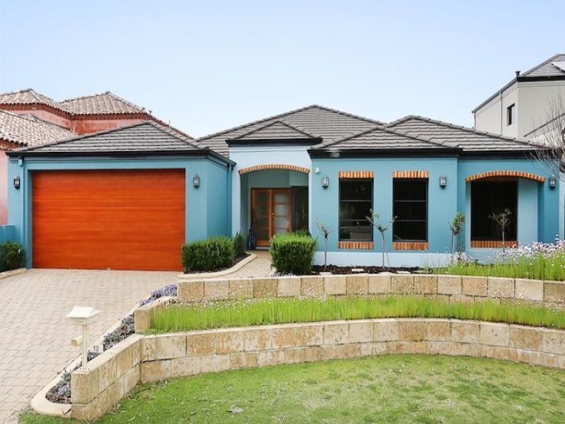 12 Syrenka Turn, Halls Head WA 6210