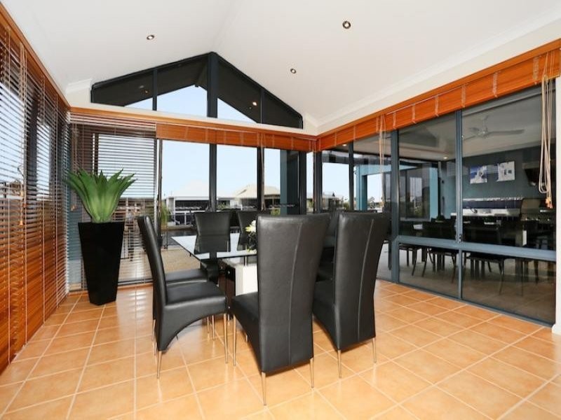 12 Syrenka Turn, Halls Head WA 6210