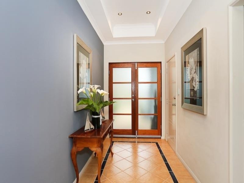 12 Syrenka Turn, Halls Head WA 6210