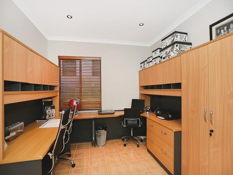 12 Syrenka Turn, Halls Head WA 6210