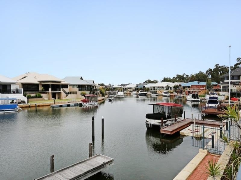 12 Syrenka Turn, Halls Head WA 6210