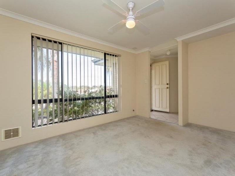 59 Floribunda Avenue, Halls Head WA 6210