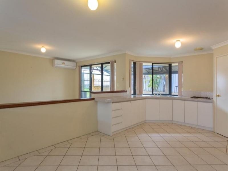 59 Floribunda Avenue, Halls Head WA 6210