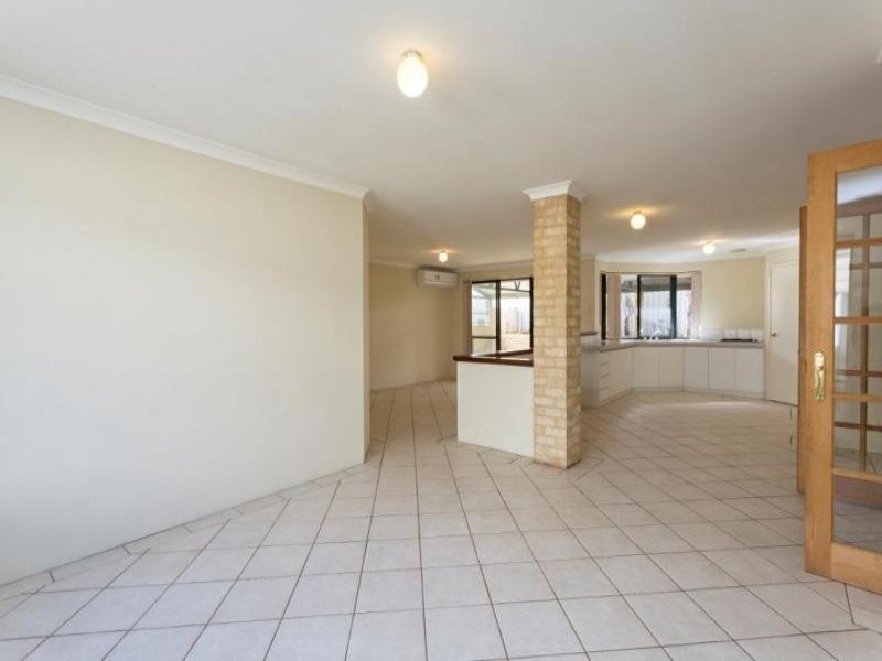 59 Floribunda Avenue, Halls Head WA 6210