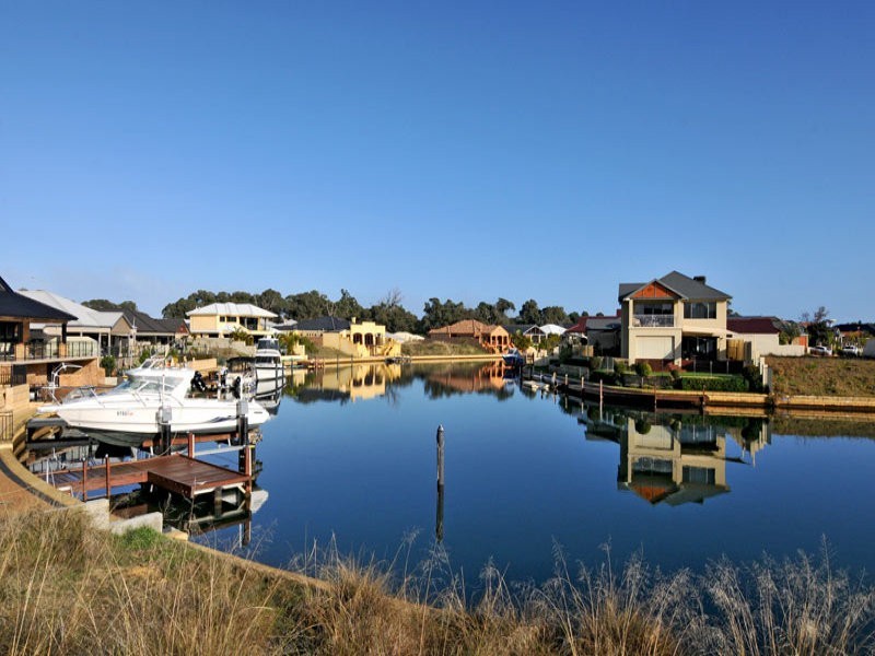 26 Leisure Way, Halls Head WA 6210