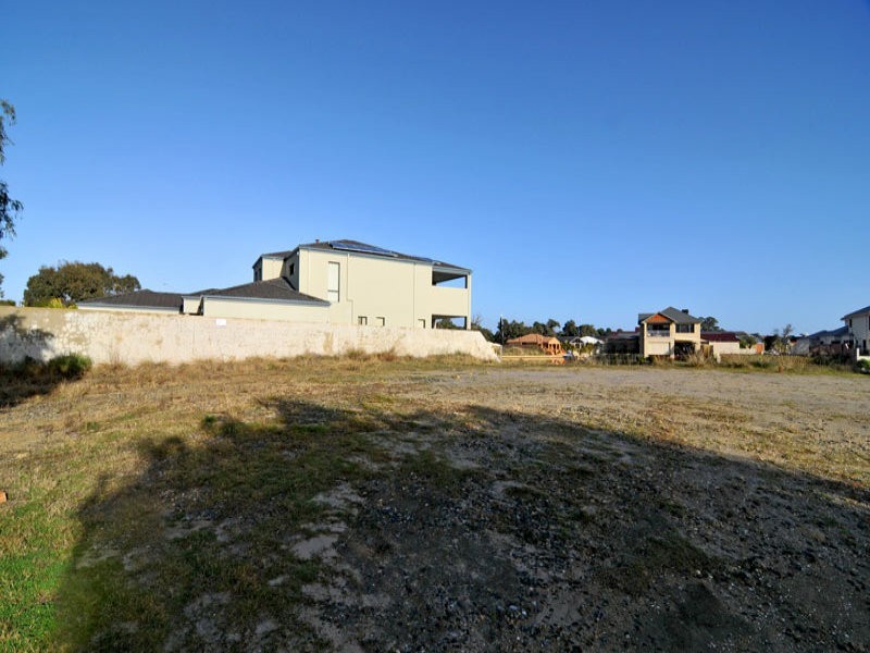 26 Leisure Way, Halls Head WA 6210