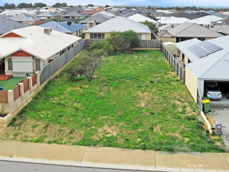 10 Beaufortia Turn, Halls Head WA 6210