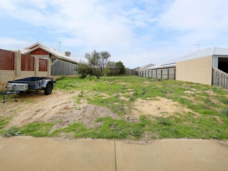 10 Beaufortia Turn, Halls Head WA 6210