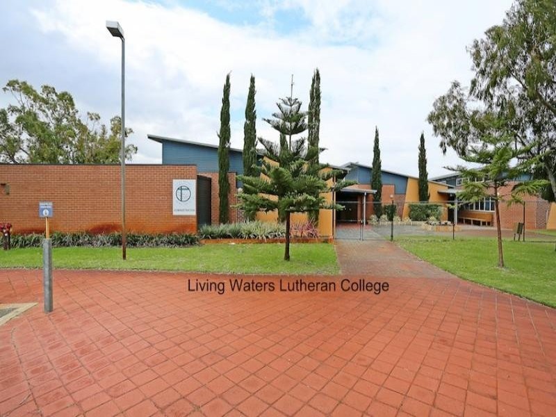 10 Beaufortia Turn, Halls Head WA 6210