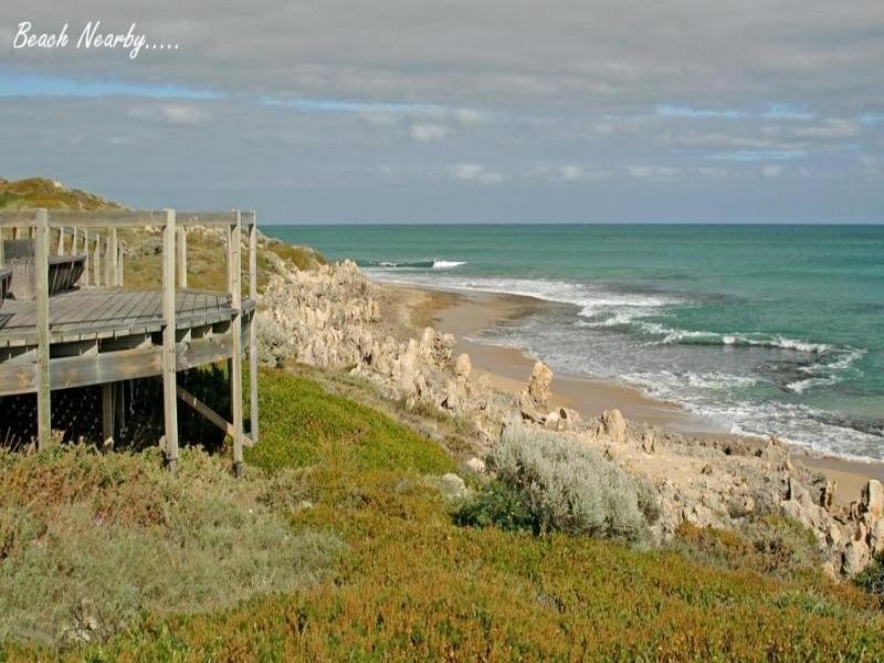 10 Beaufortia Turn, Halls Head WA 6210