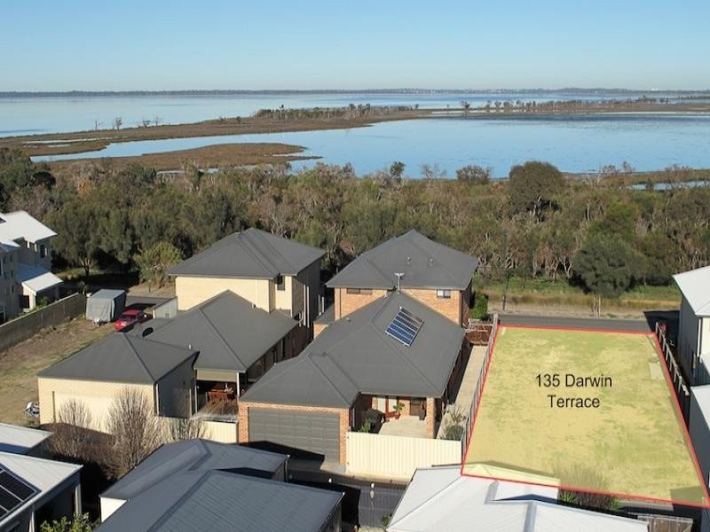 135 Darwin Terrace, Dudley Park WA 6210