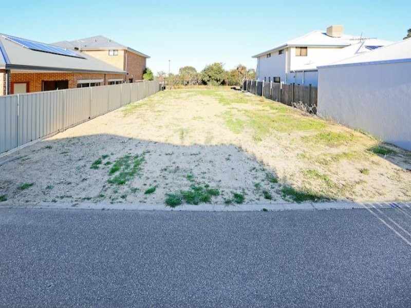 135 Darwin Terrace, Dudley Park WA 6210