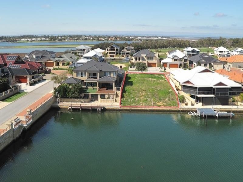 2 Brindabella Crescent, Halls Head WA 6210