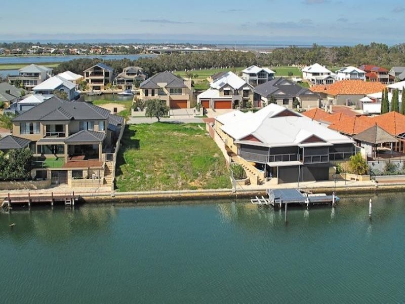 2 Brindabella Crescent, Halls Head WA 6210