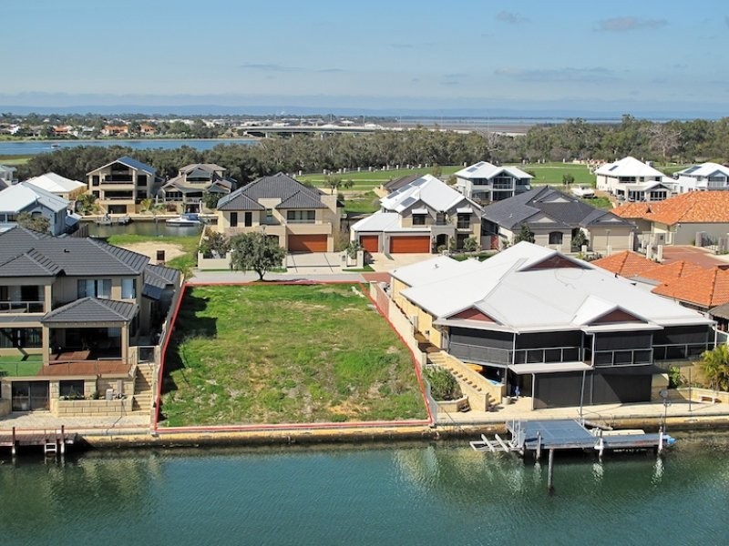 2 Brindabella Crescent, Halls Head WA 6210