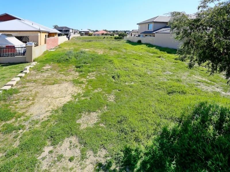 2 Brindabella Crescent, Halls Head WA 6210