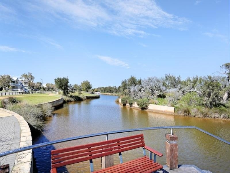5 Nankeen Approach, Dudley Park WA 6210