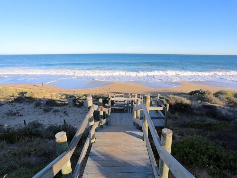 7 Sandy Cove, Halls Head WA 6210