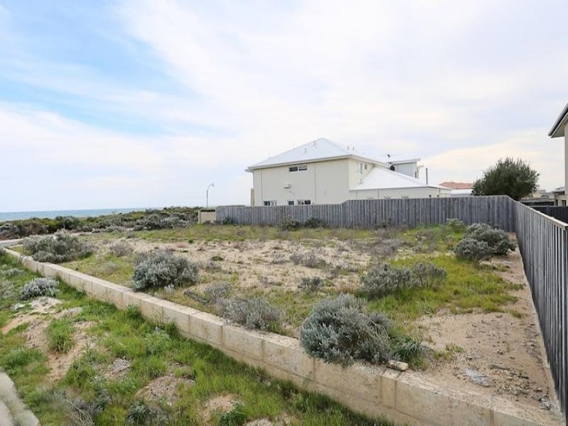 112 Boardwalk Boulevard, Halls Head WA 6210