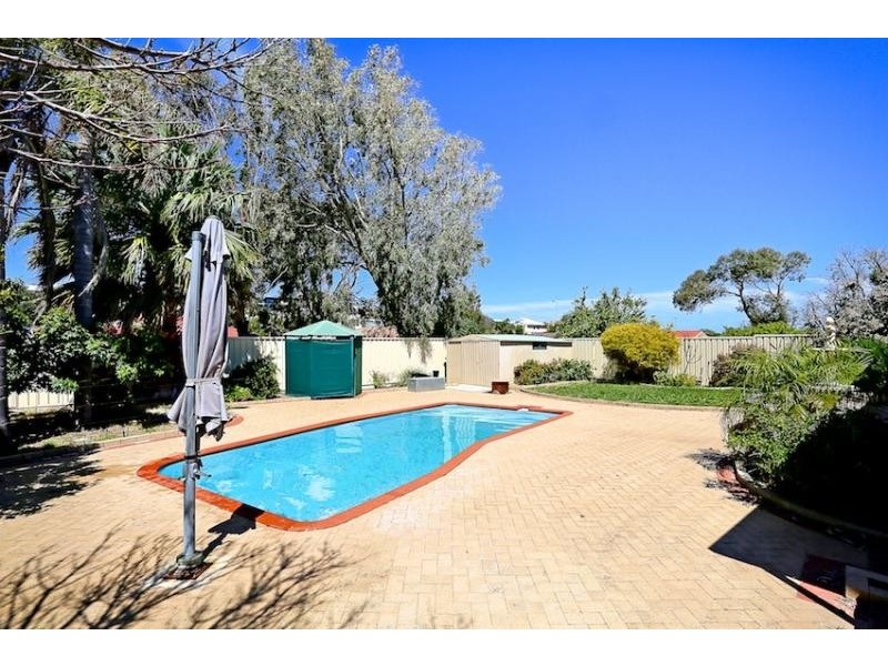 99 Peelwood Parade, Halls Head WA 6210