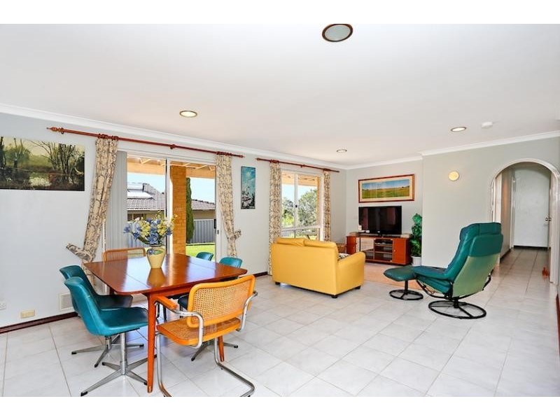 6 Nelson Street, Halls Head WA 6210