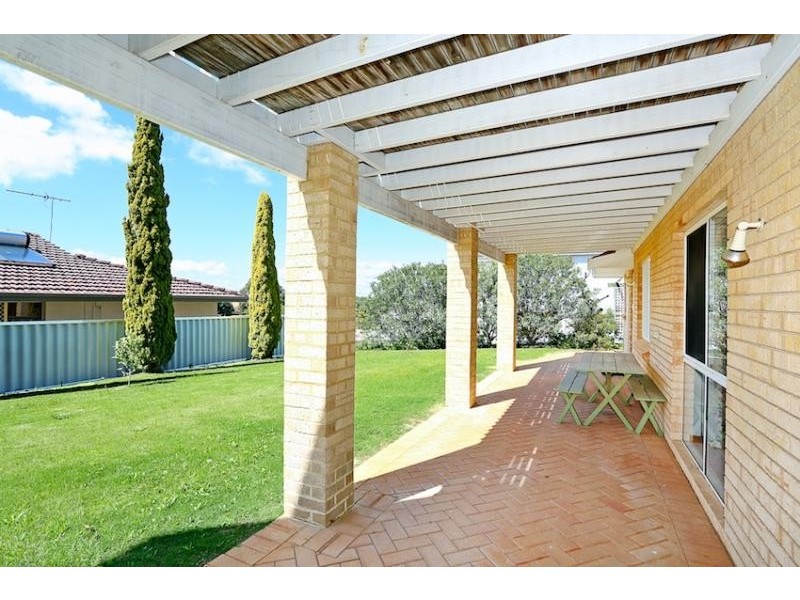 6 Nelson Street, Halls Head WA 6210