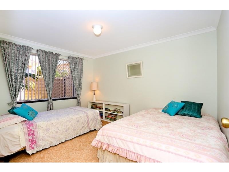 6 Nelson Street, Halls Head WA 6210