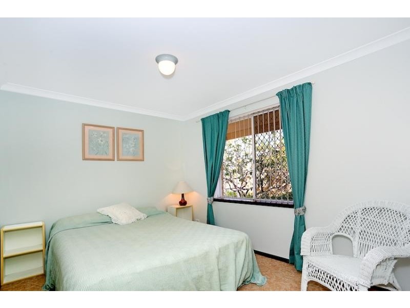 6 Nelson Street, Halls Head WA 6210