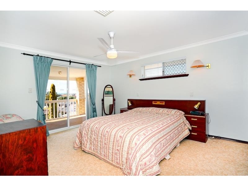 6 Nelson Street, Halls Head WA 6210
