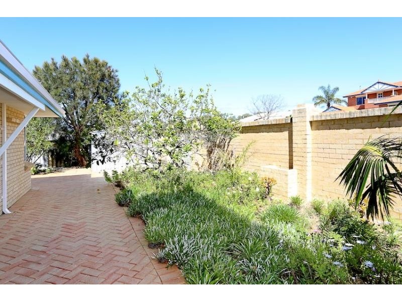 6 Nelson Street, Halls Head WA 6210